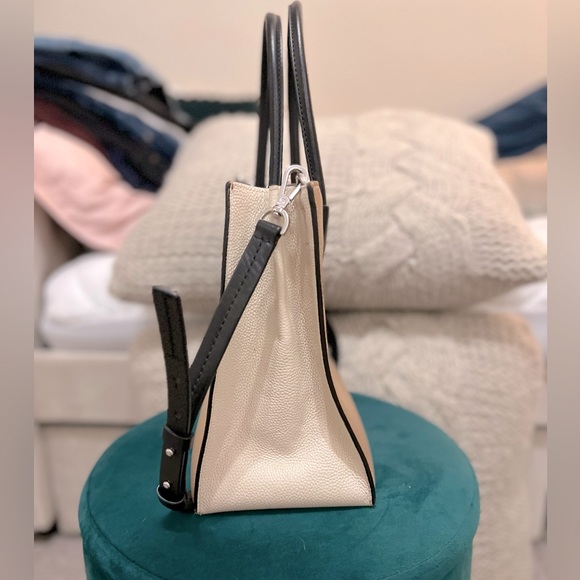 Michael Kors tote/crossbody. - Picture 5 of 6